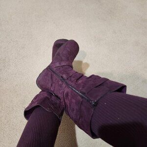 PURPLE BOOTS AND MATCHING TIGHTS